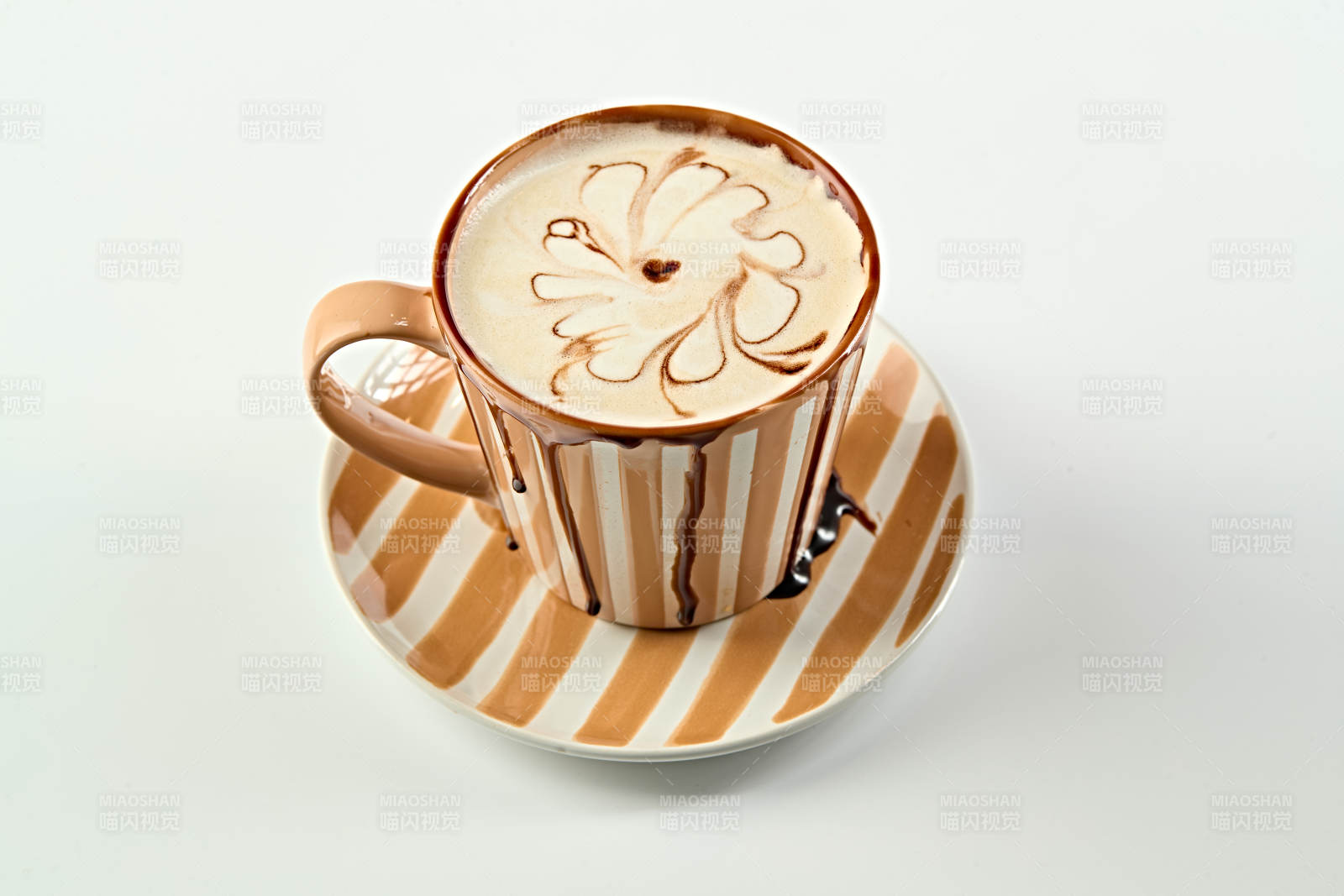 美式拉花卡布奇诺咖啡