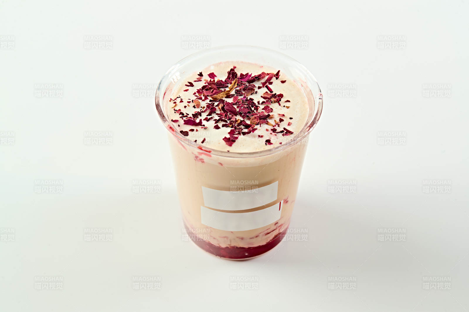 玫瑰花瓣生椰拿铁咖啡