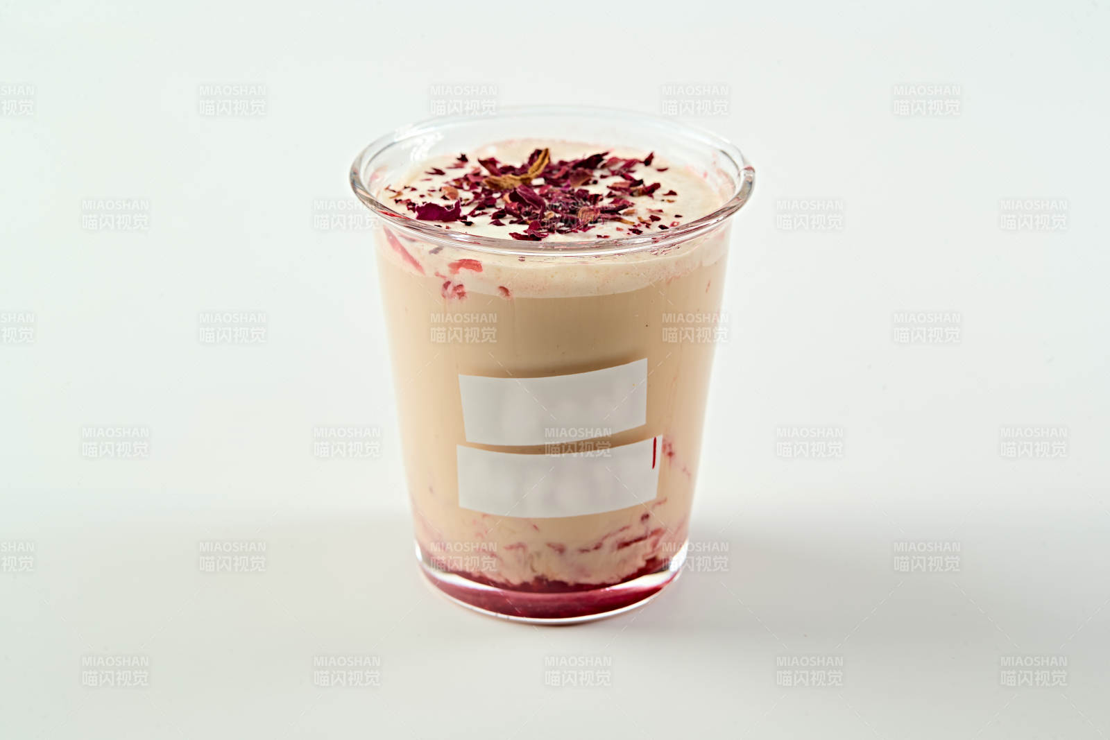 玫瑰花瓣生椰拿铁咖啡