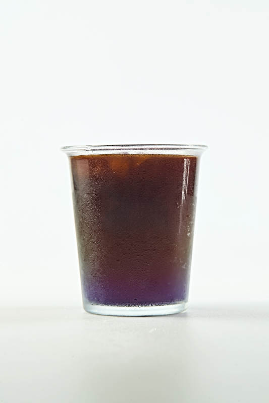 夏日清凉咖啡饮品蓝莓黑加仑冰美式