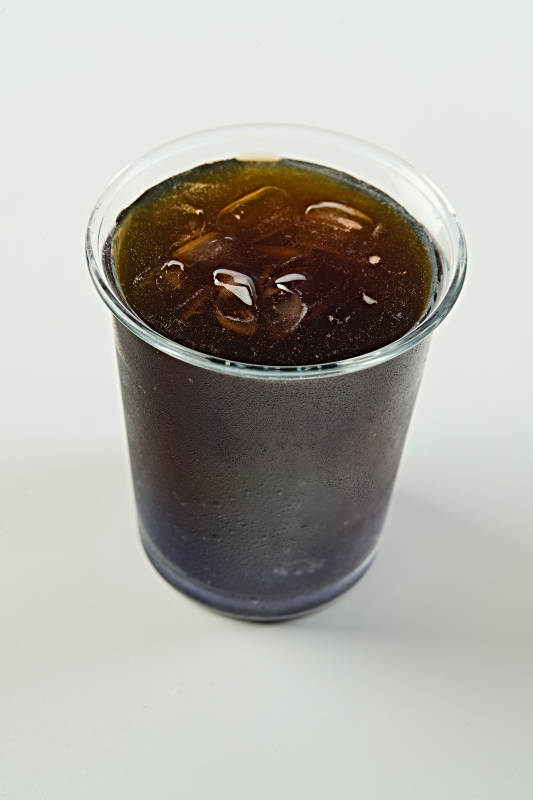 夏日清凉咖啡饮品蓝莓黑加仑冰美式