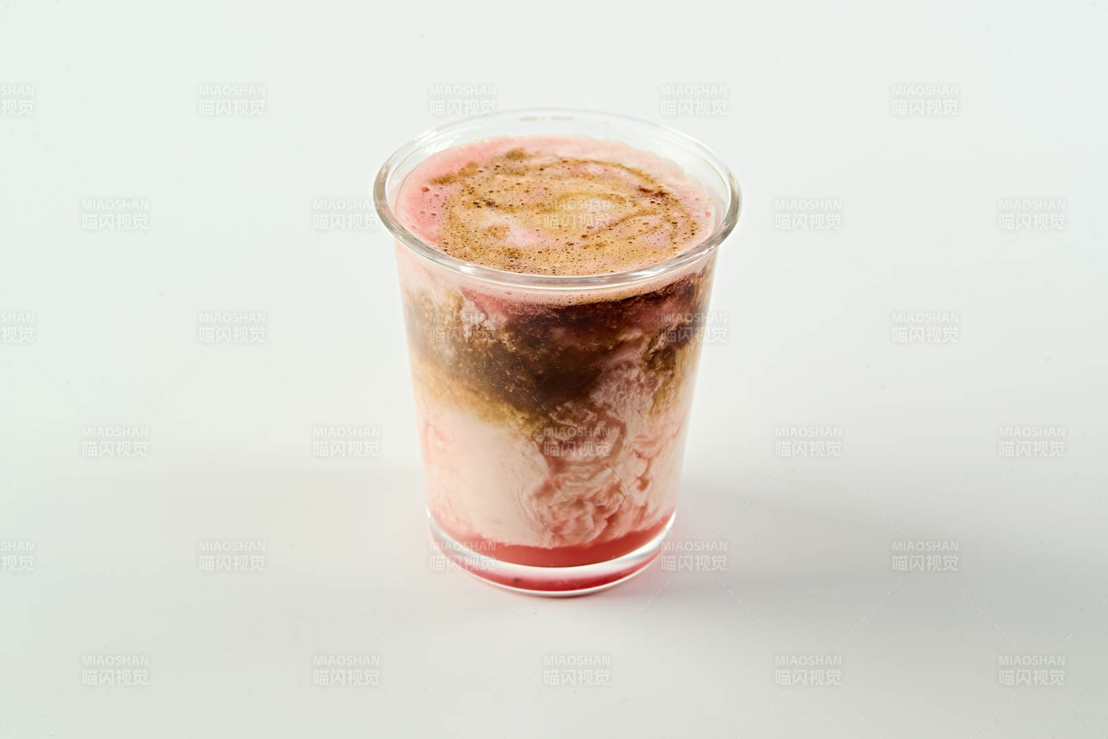 夏日清凉饮品玫瑰椰奶咖啡