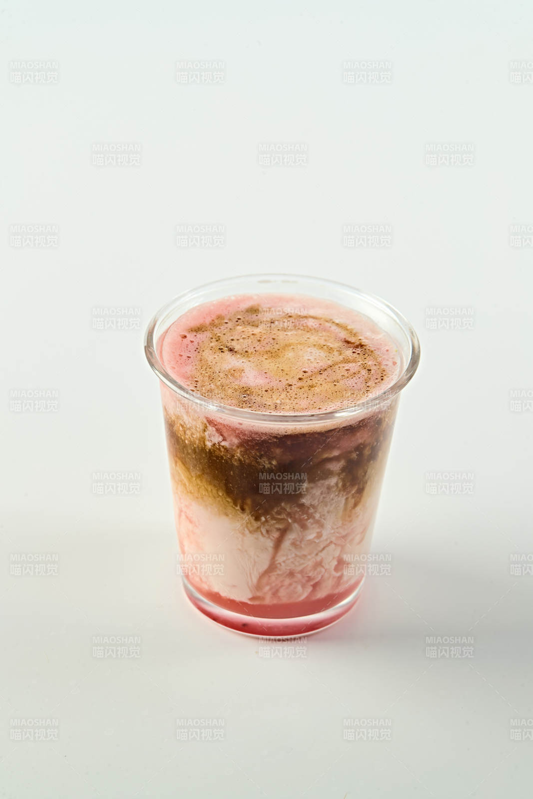 夏日清凉饮品玫瑰椰奶咖啡