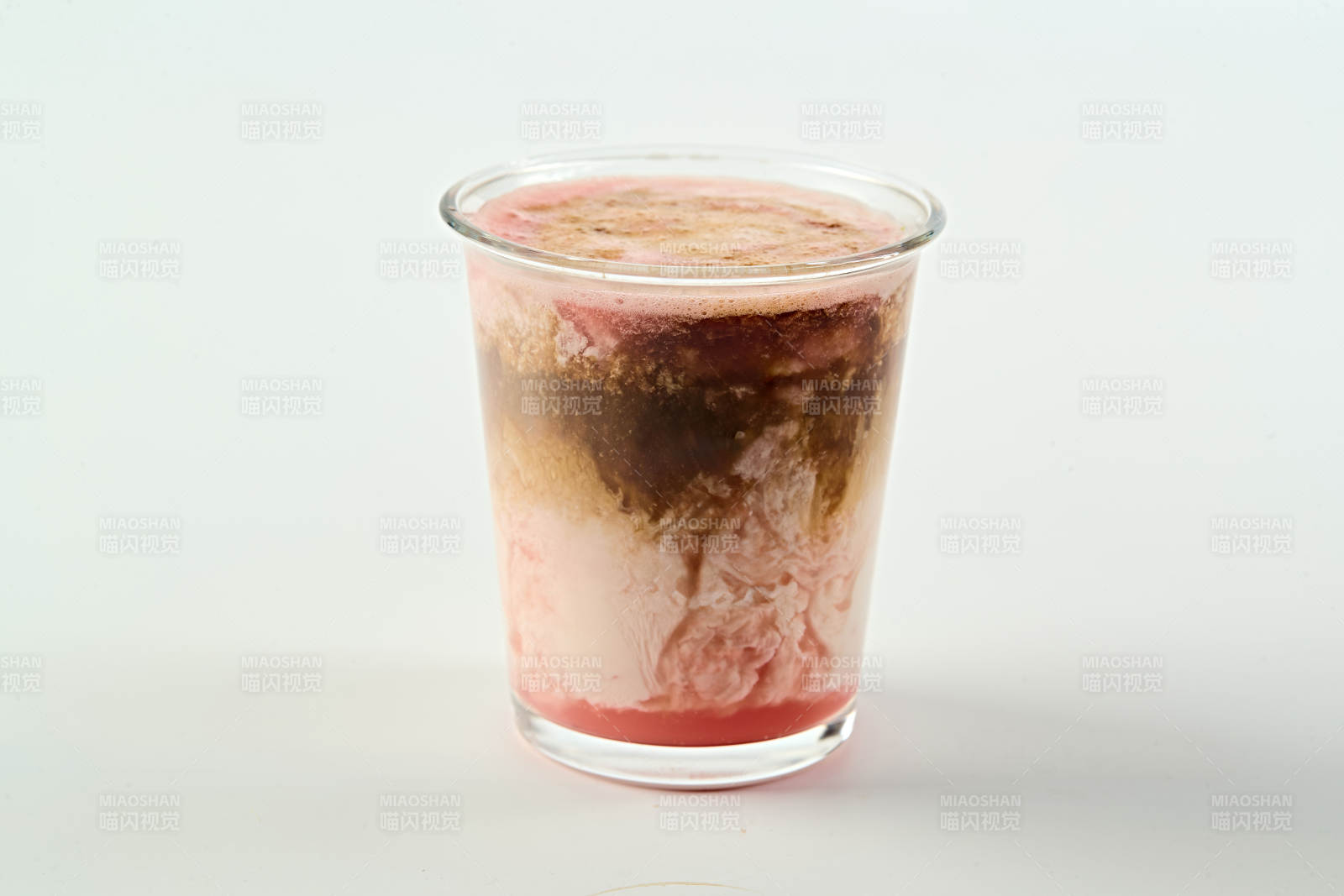 夏日清凉饮品玫瑰椰奶咖啡