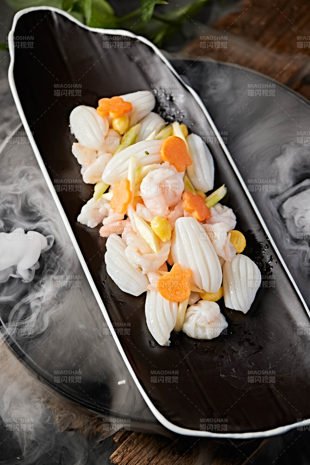 西芹银杏果烩墨鱼大虾仁