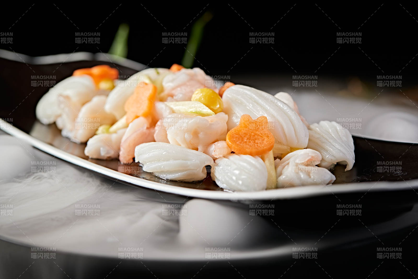 西芹银杏果烩墨鱼大虾仁