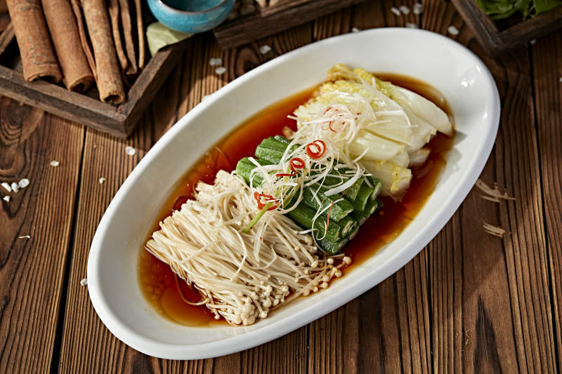 清蒸浇汁秋葵金针菇娃娃菜