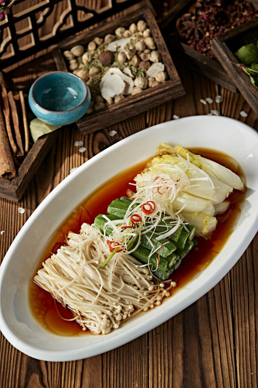 清蒸浇汁秋葵金针菇娃娃菜