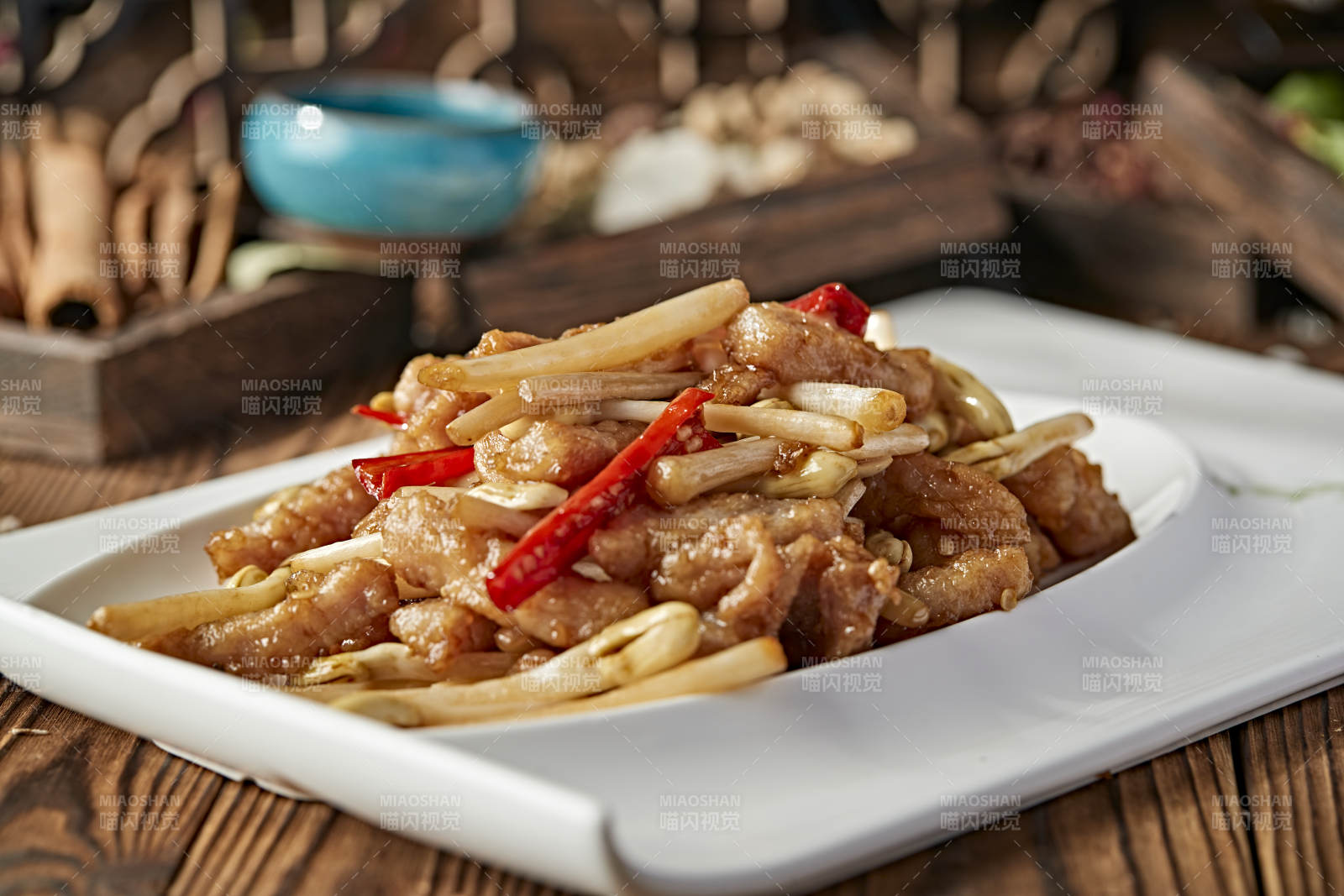 辣椒絲小炒里脊肉絲花生芽