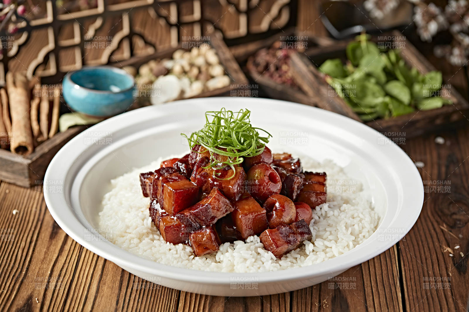 山楂紅燒肉配香蒸白米飯