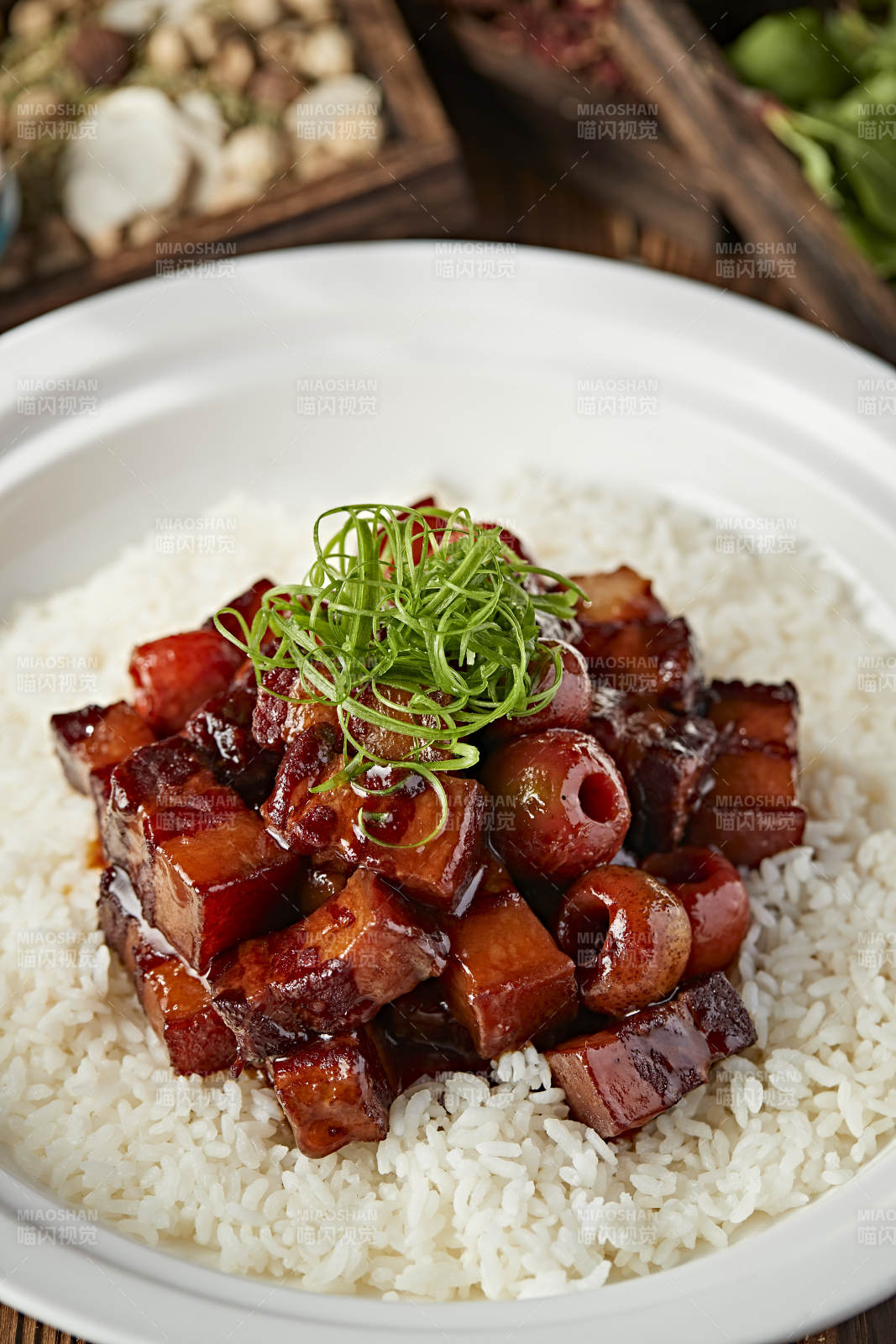 山楂紅燒肉配香蒸白米飯