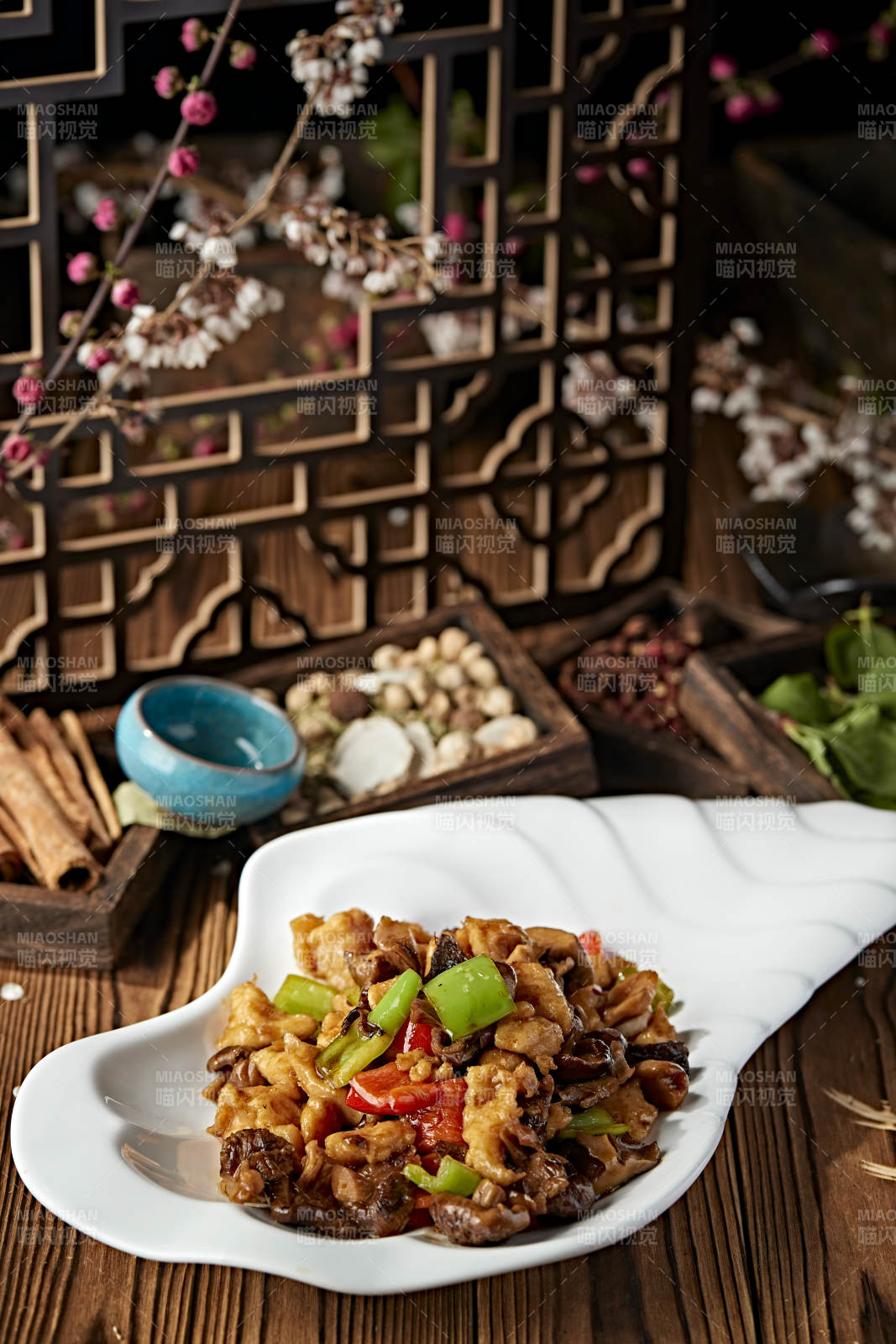 青紅椒松蘑小炒里脊肉片