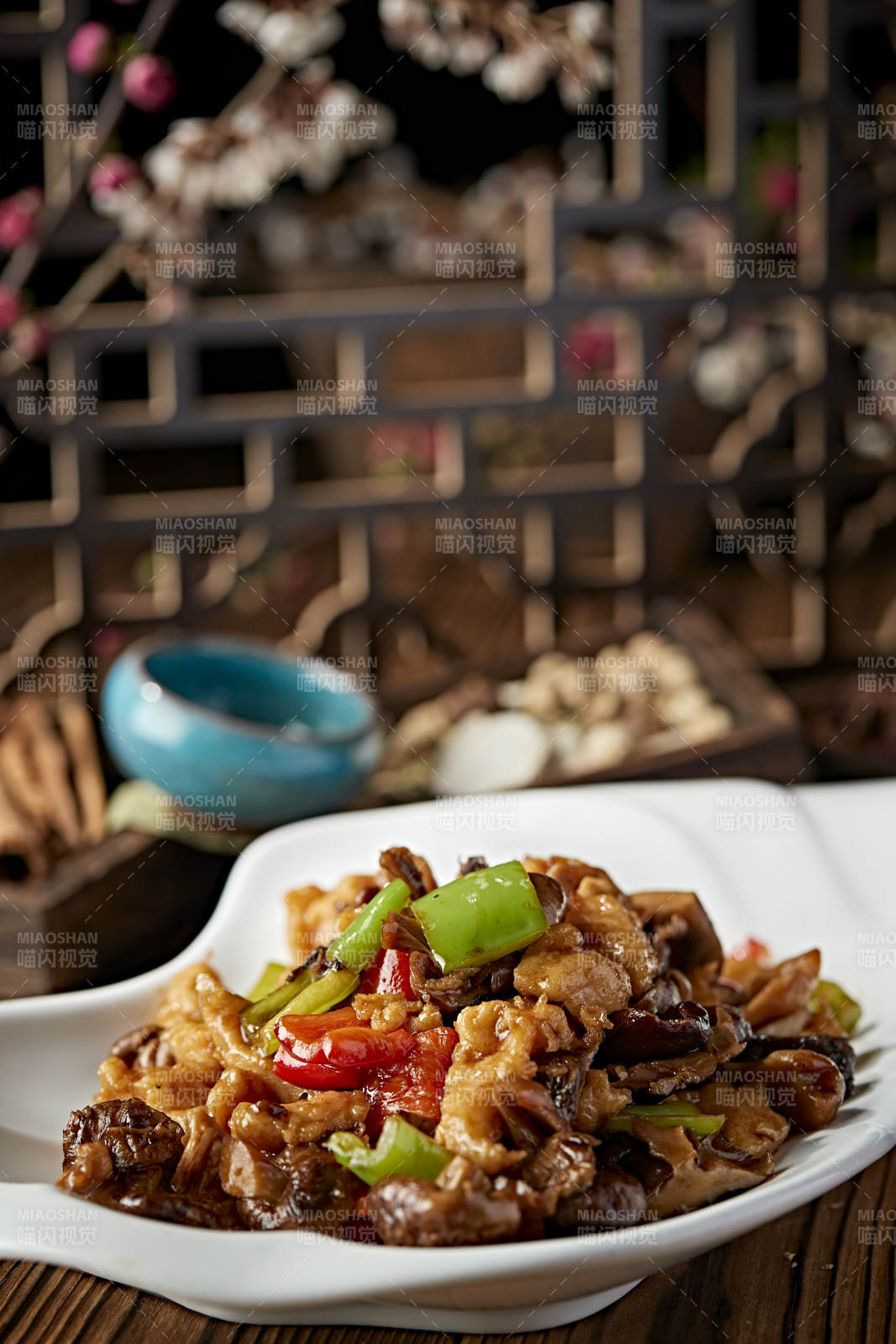 青紅椒松蘑小炒里脊肉片