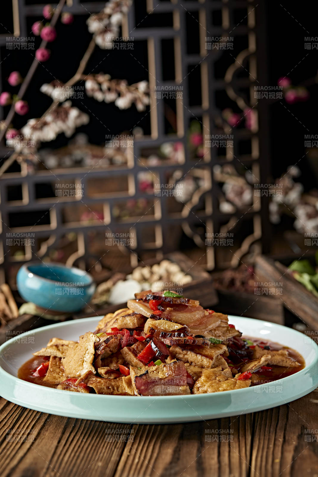 鮮剁椒油炸豆腐小炒湘西臘肉片