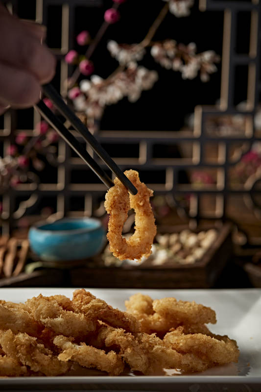 拖面油炸蘸粉鱿鱼圈