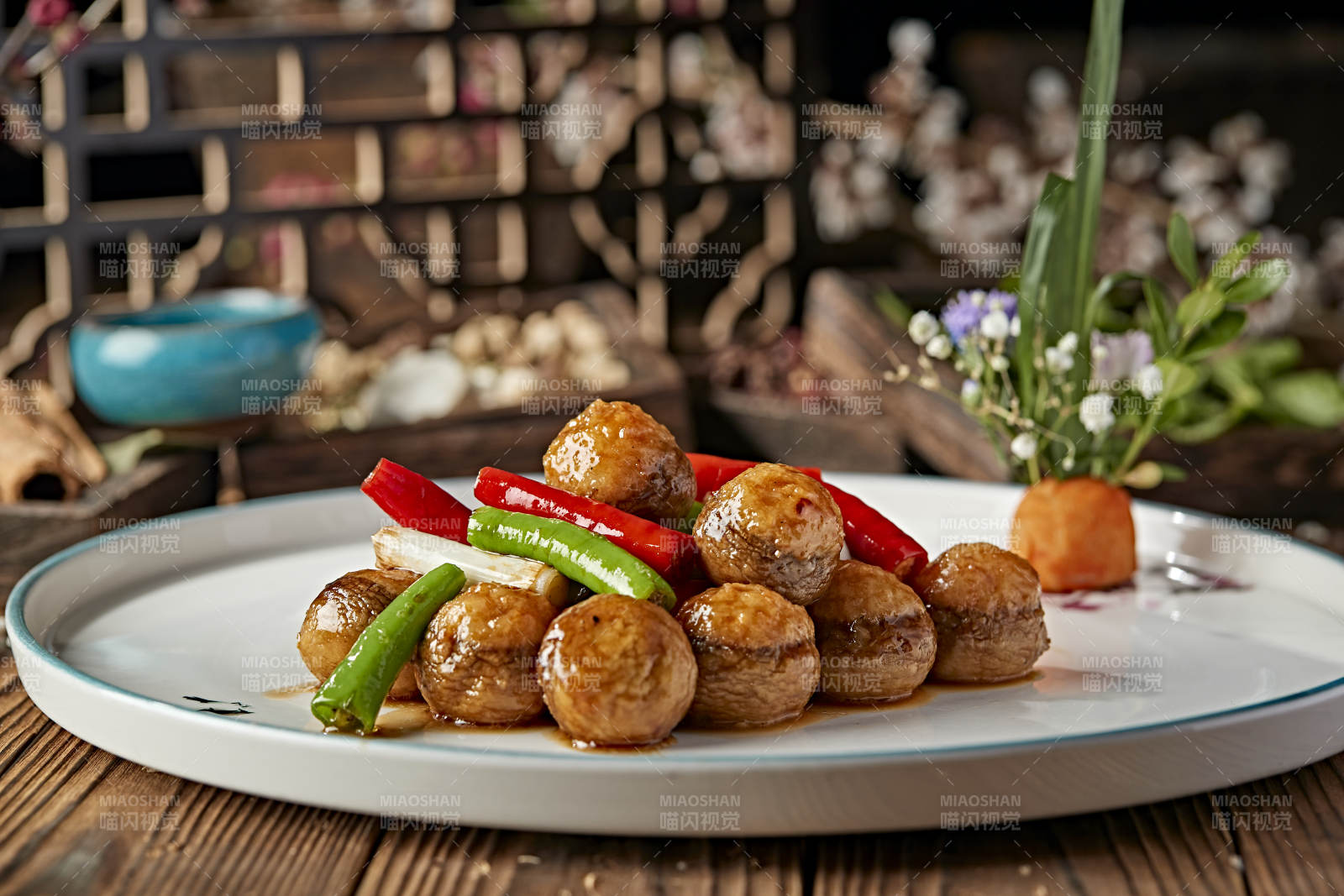 杭椒葱香烧肉馅酿口蘑