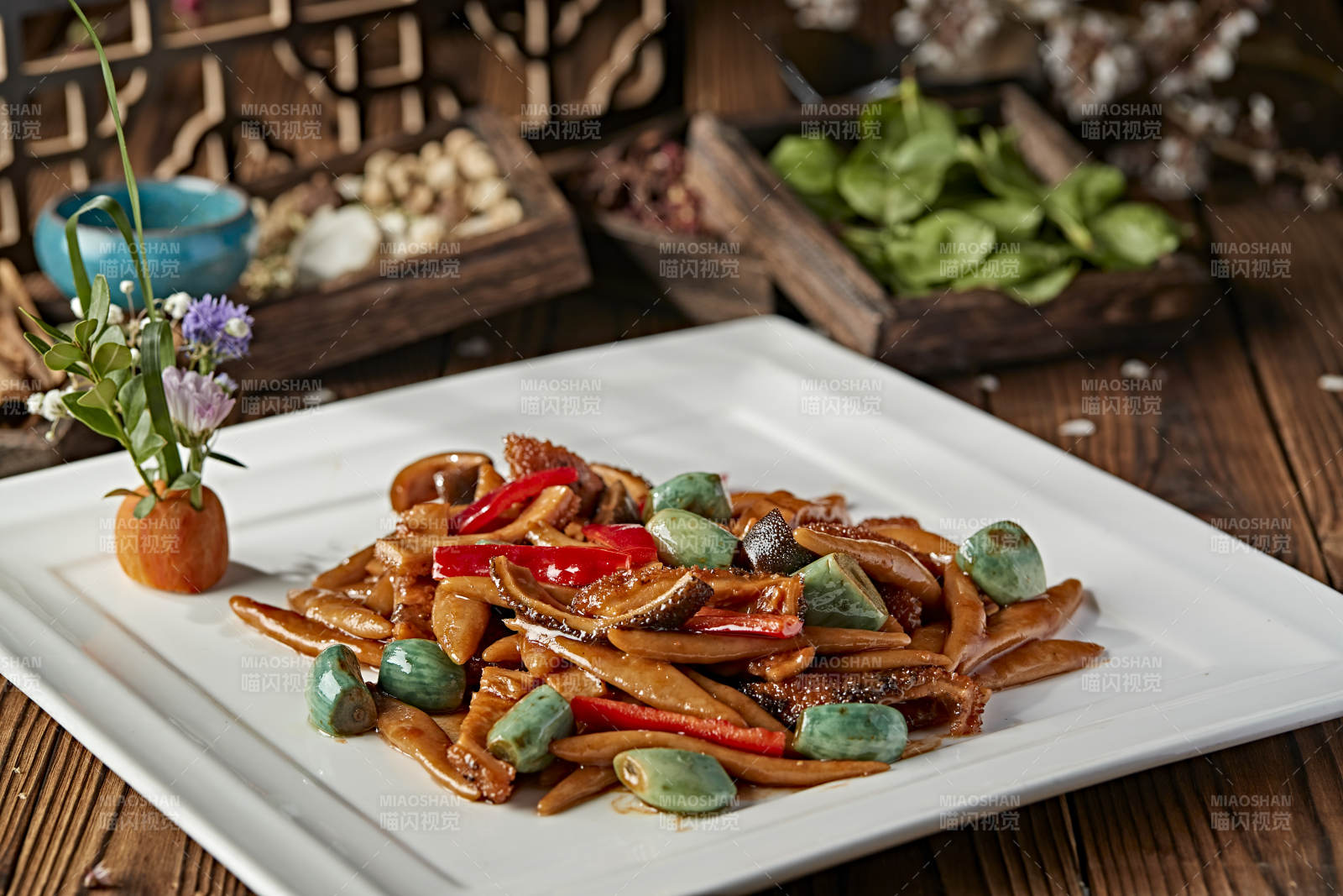 腊八蒜彩椒炒毛肚