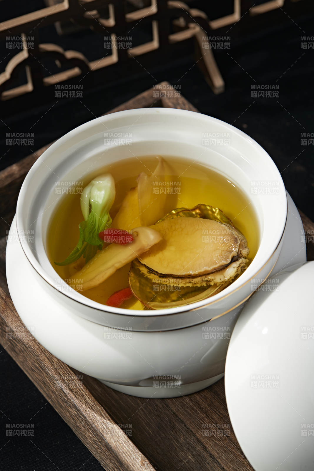 枸杞松茸鮮鮑魚湯-攝影圖