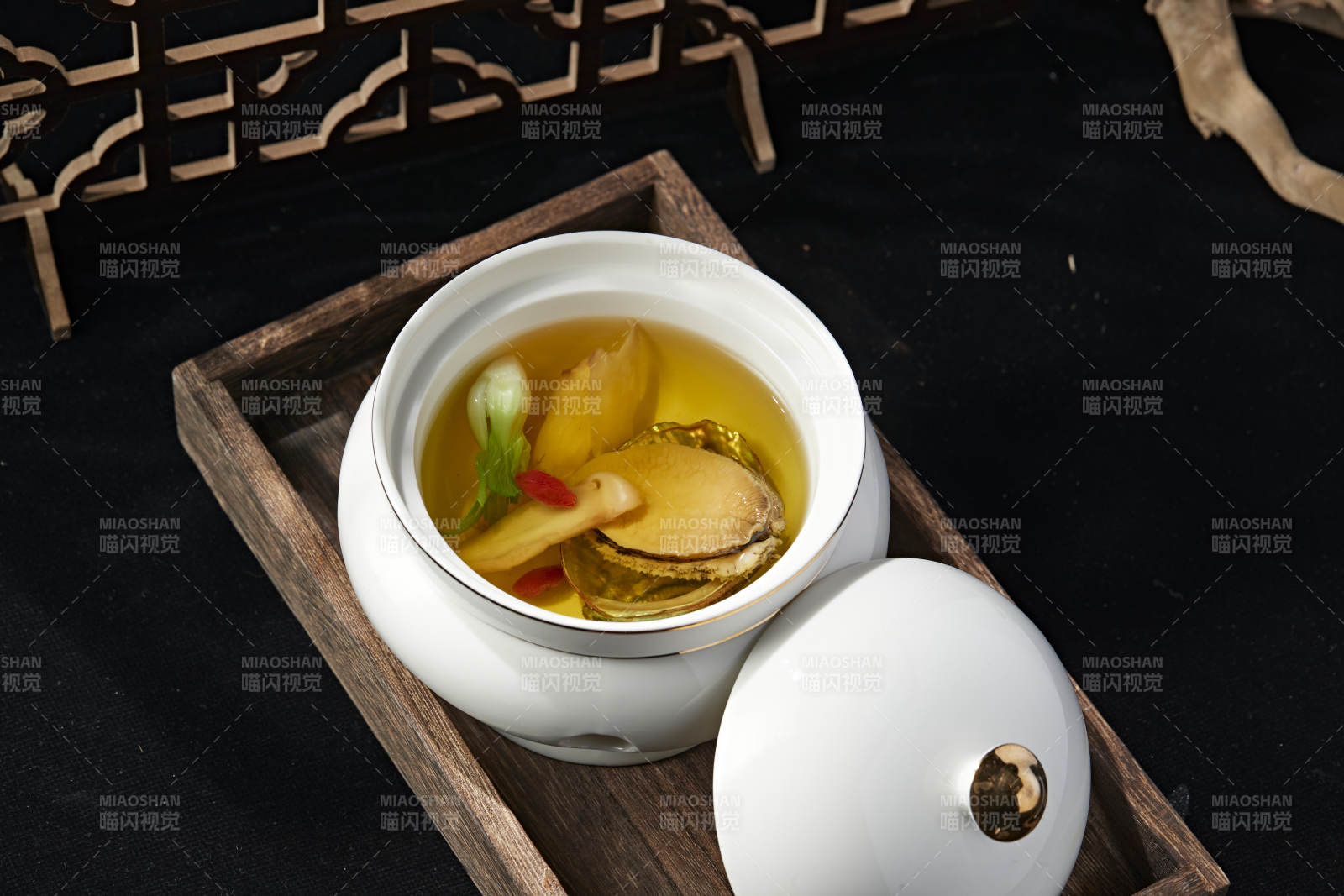 枸杞松茸鮮鮑魚湯