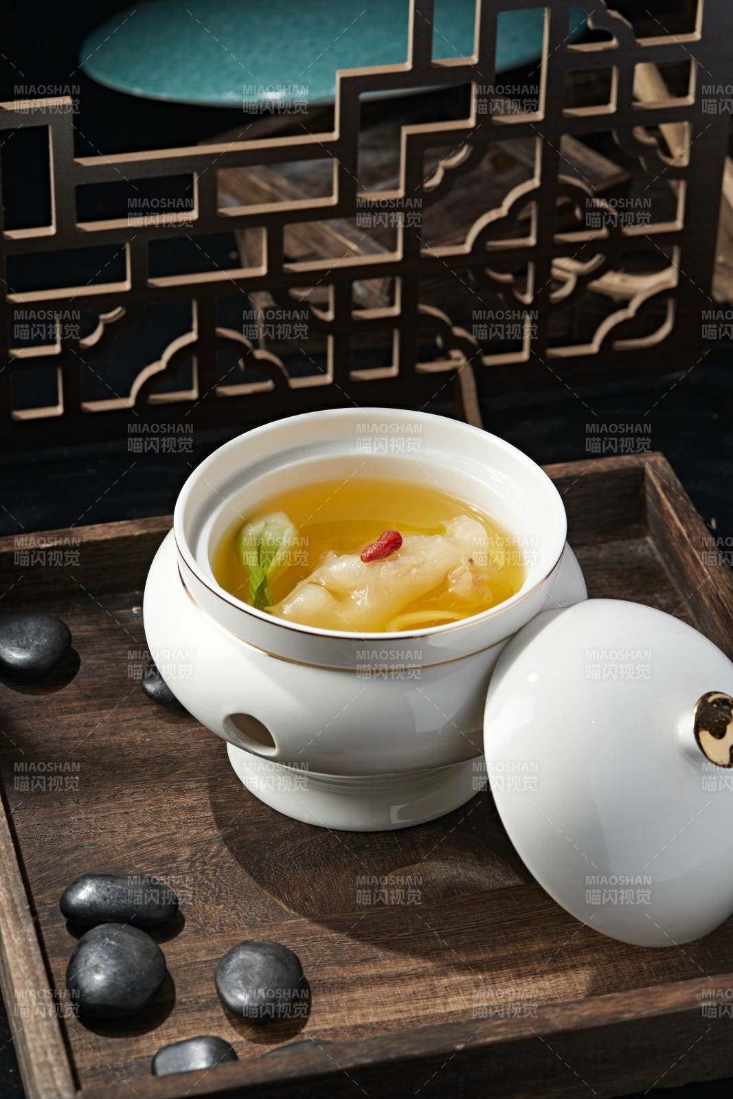 枸杞松茸花膠魚肚滋補湯-攝影圖