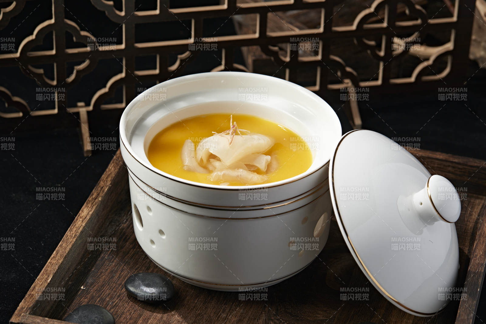 鲍汁浓汤炖鱼肚花胶