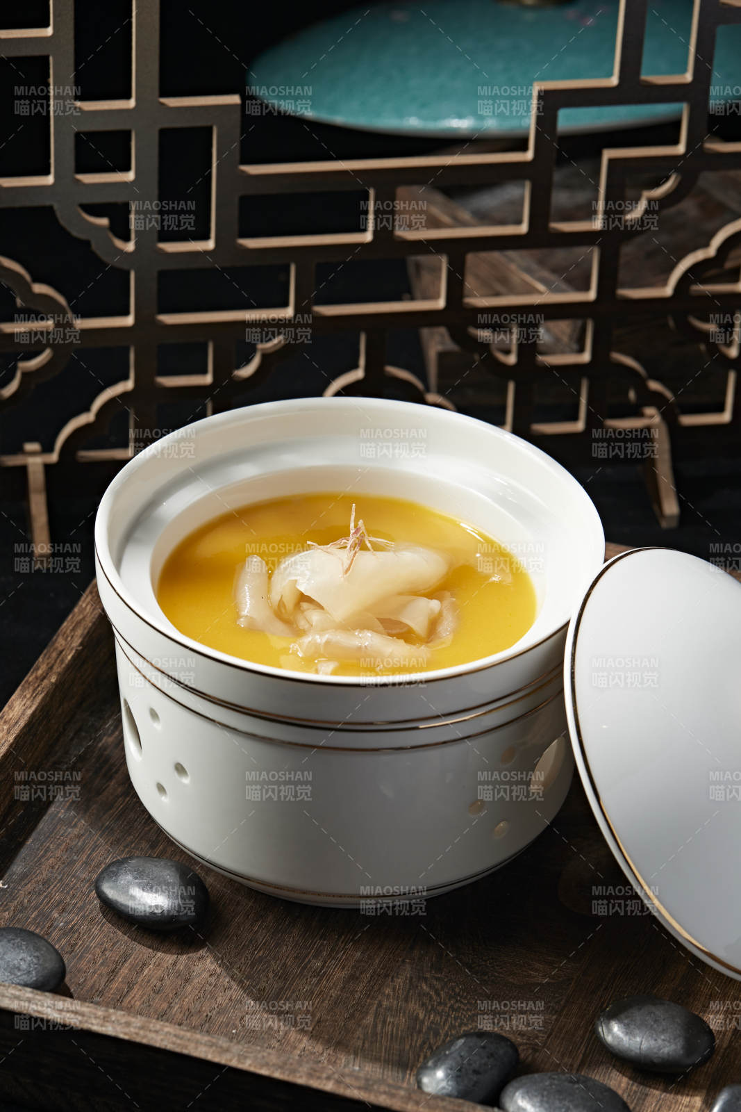 鮑汁濃湯燉魚肚花膠