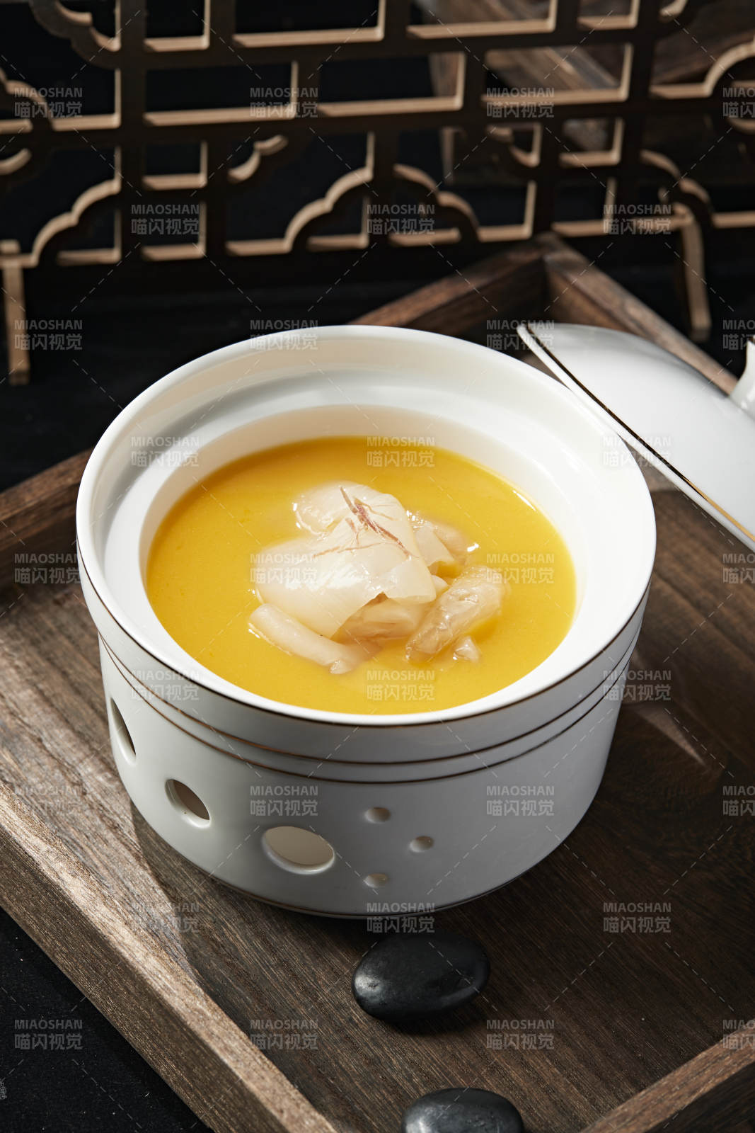 鮑汁濃湯燉魚肚花膠