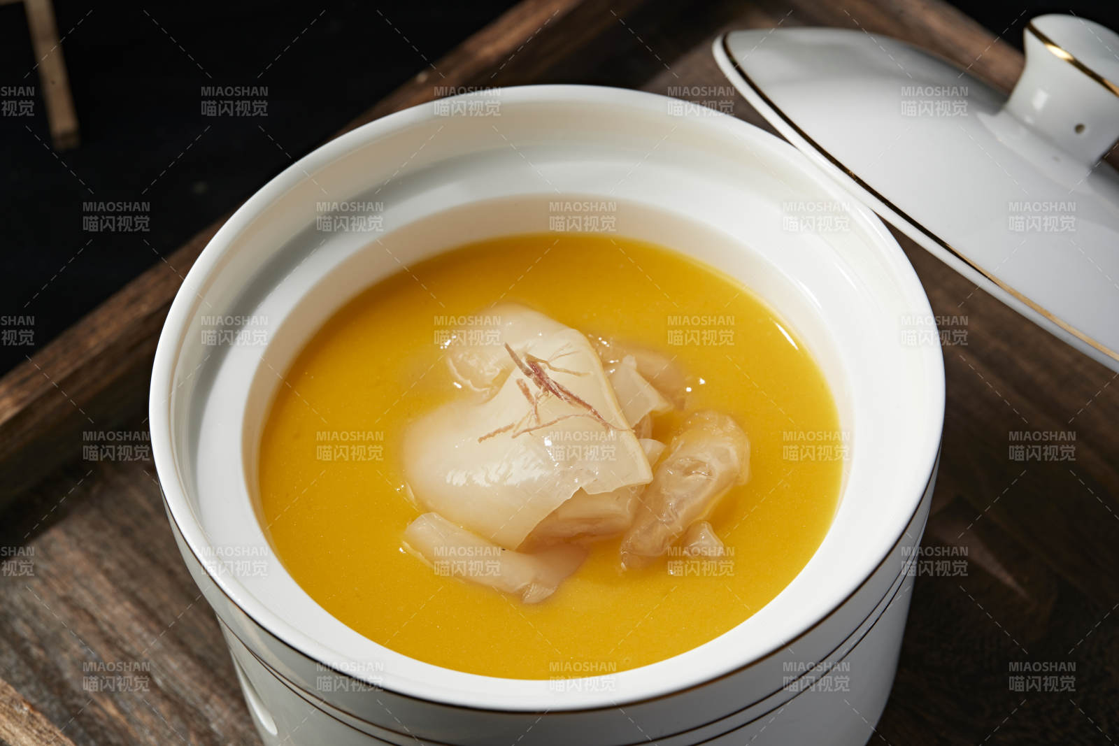 鮑汁濃湯燉魚肚花膠