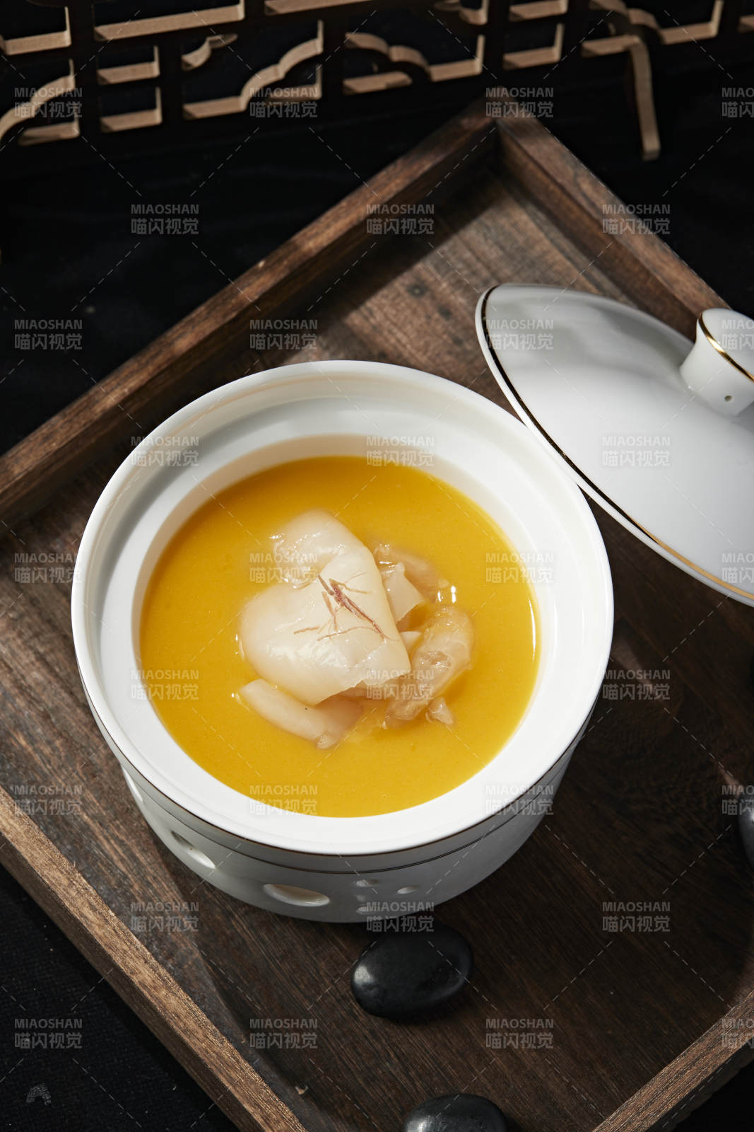 鮑汁濃湯燉魚肚花膠