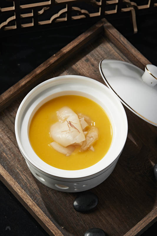 鲍汁浓汤炖鱼肚花胶