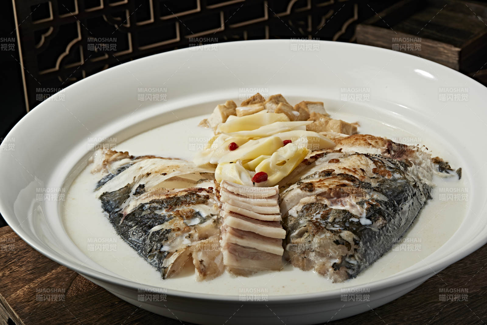 腌筍咸肉奶湯大魚頭