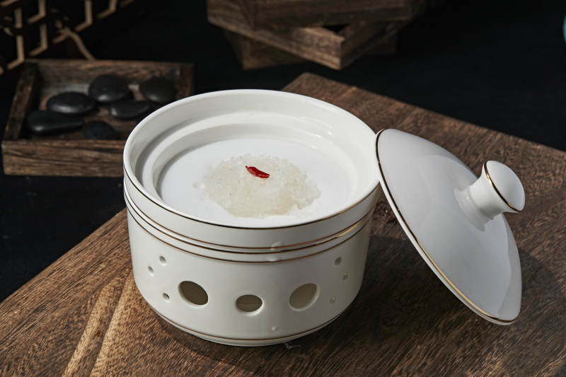 椰奶燕窩燉雪蛤