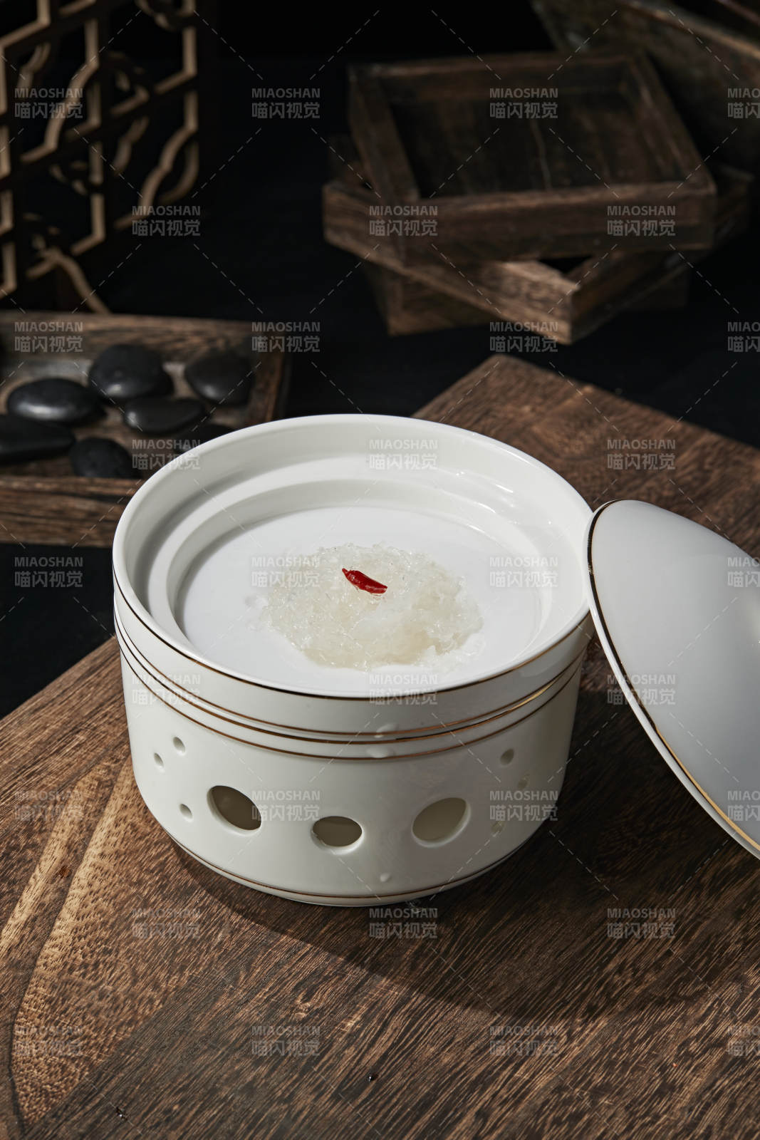 椰奶燕窩燉雪蛤