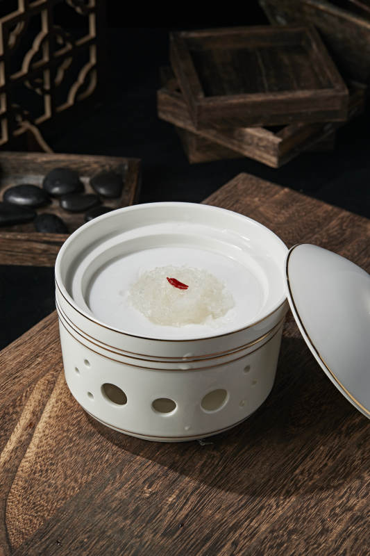 椰奶燕窩燉雪蛤