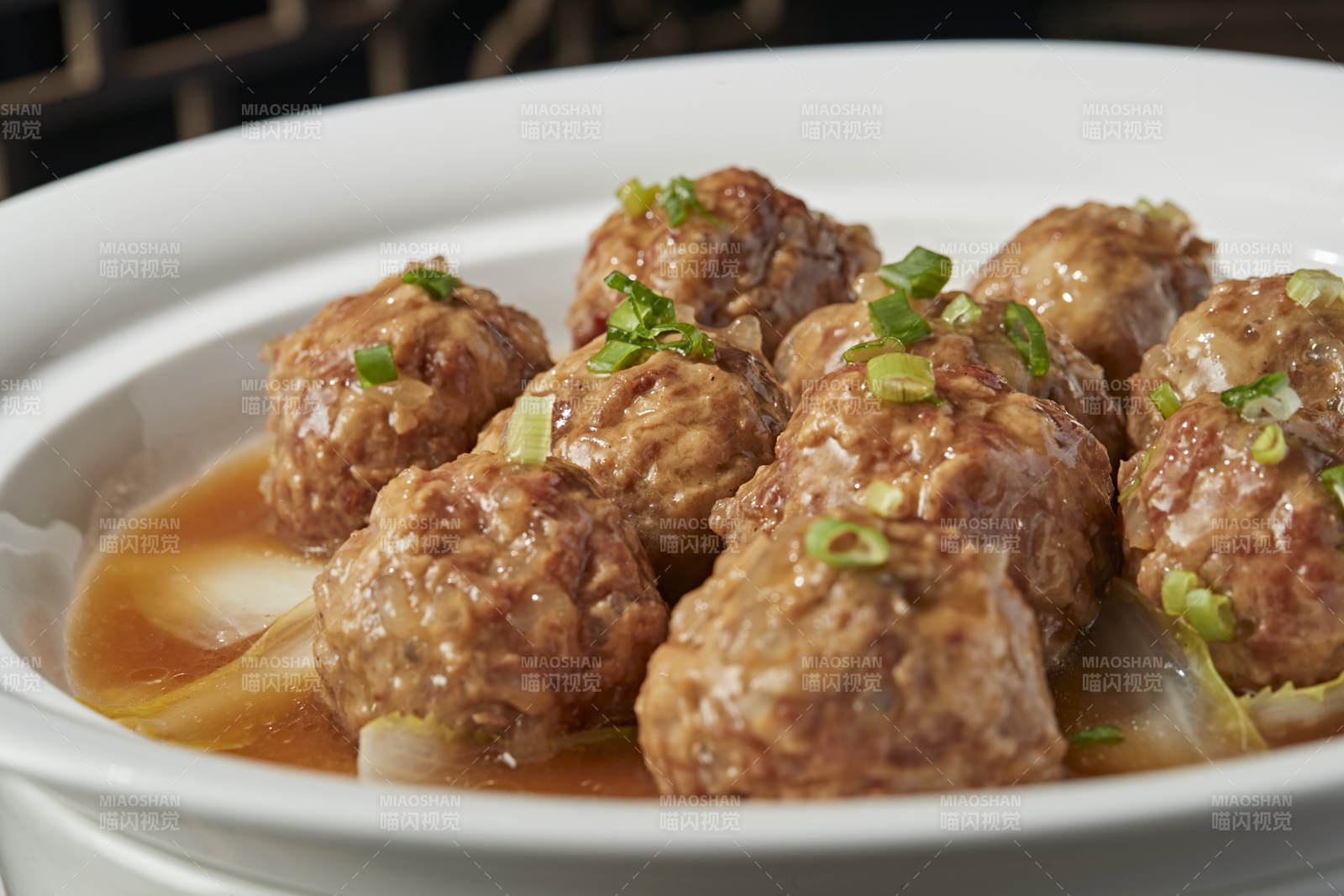 香炖猫头丸子图片