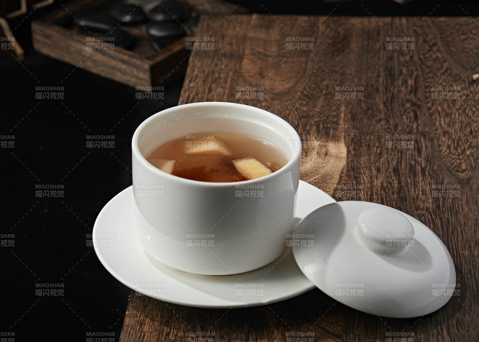 枸杞银耳雪梨汤