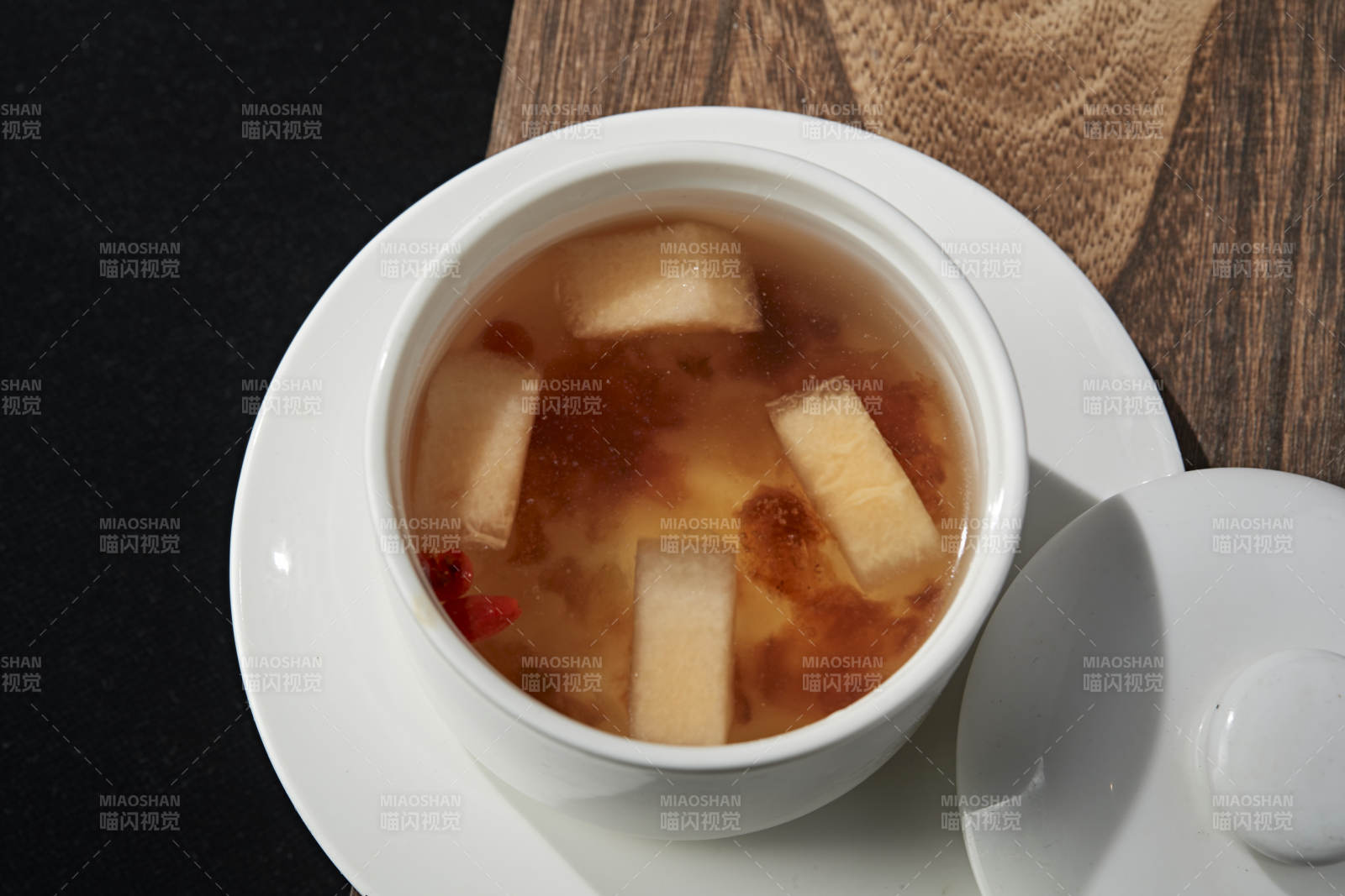 枸杞银耳雪梨汤