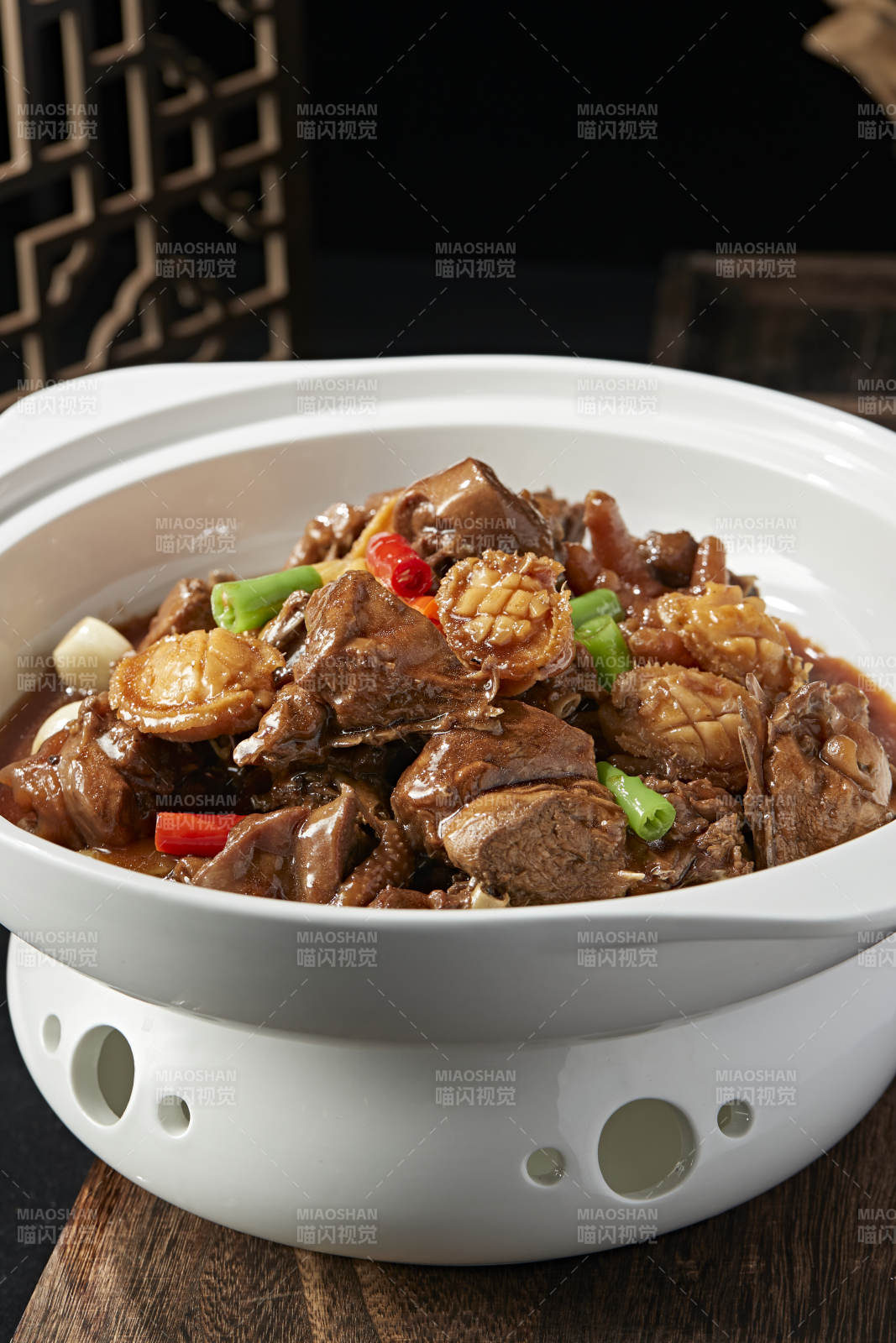 砂锅鲍鱼烧土鸡块