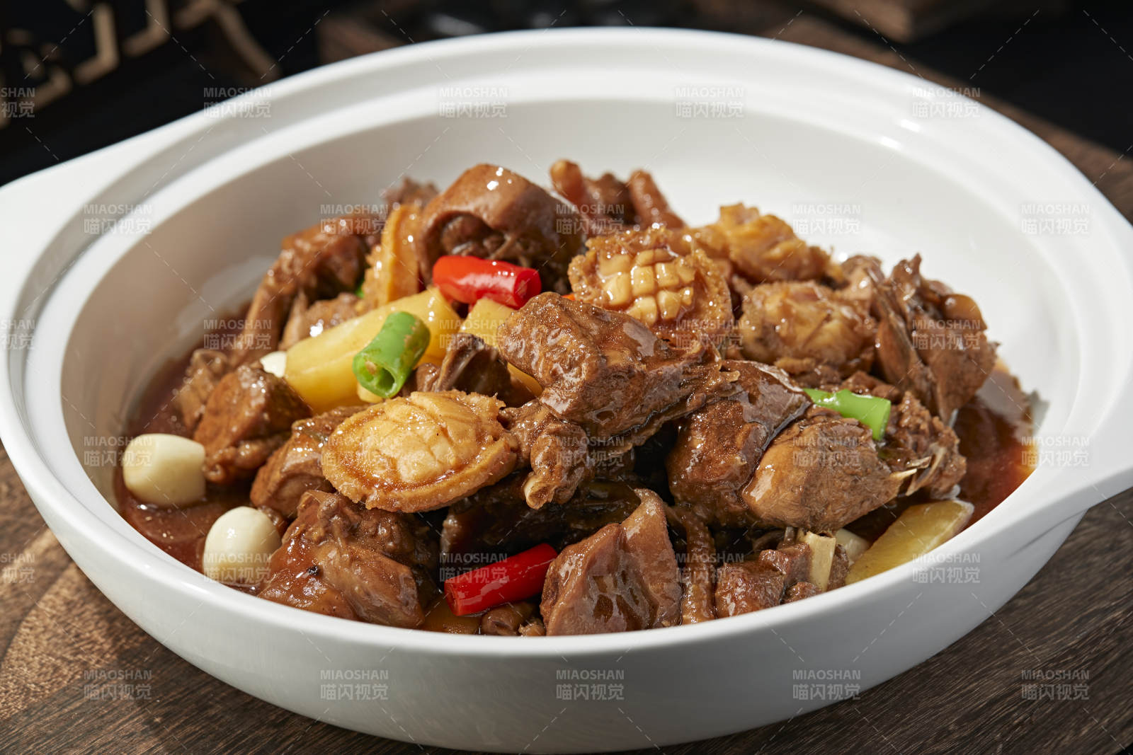 砂锅鲍鱼烧土鸡块