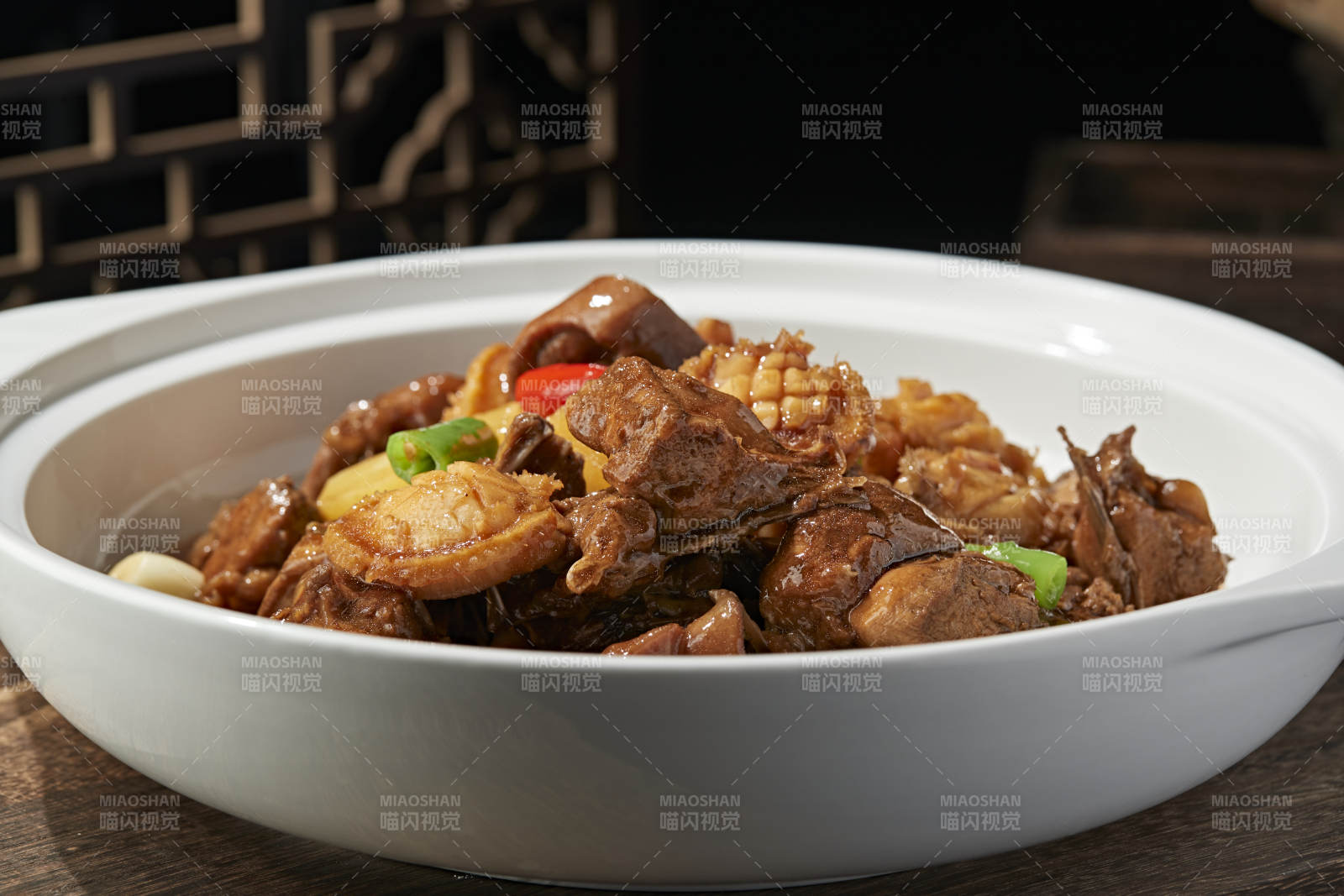 砂锅鲍鱼烧土鸡块