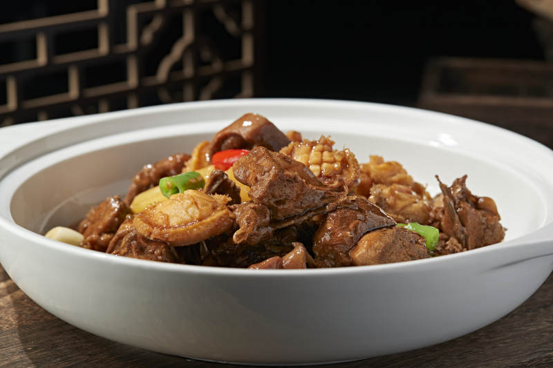 砂锅鲍鱼烧土鸡块