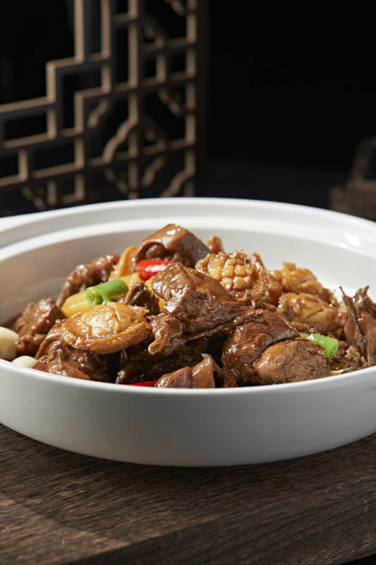 砂锅鲍鱼烧土鸡块