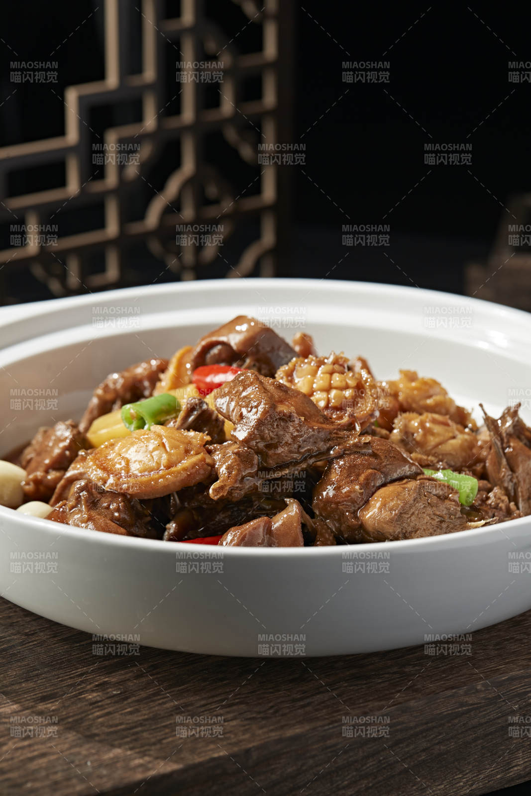 砂锅鲍鱼烧土鸡块