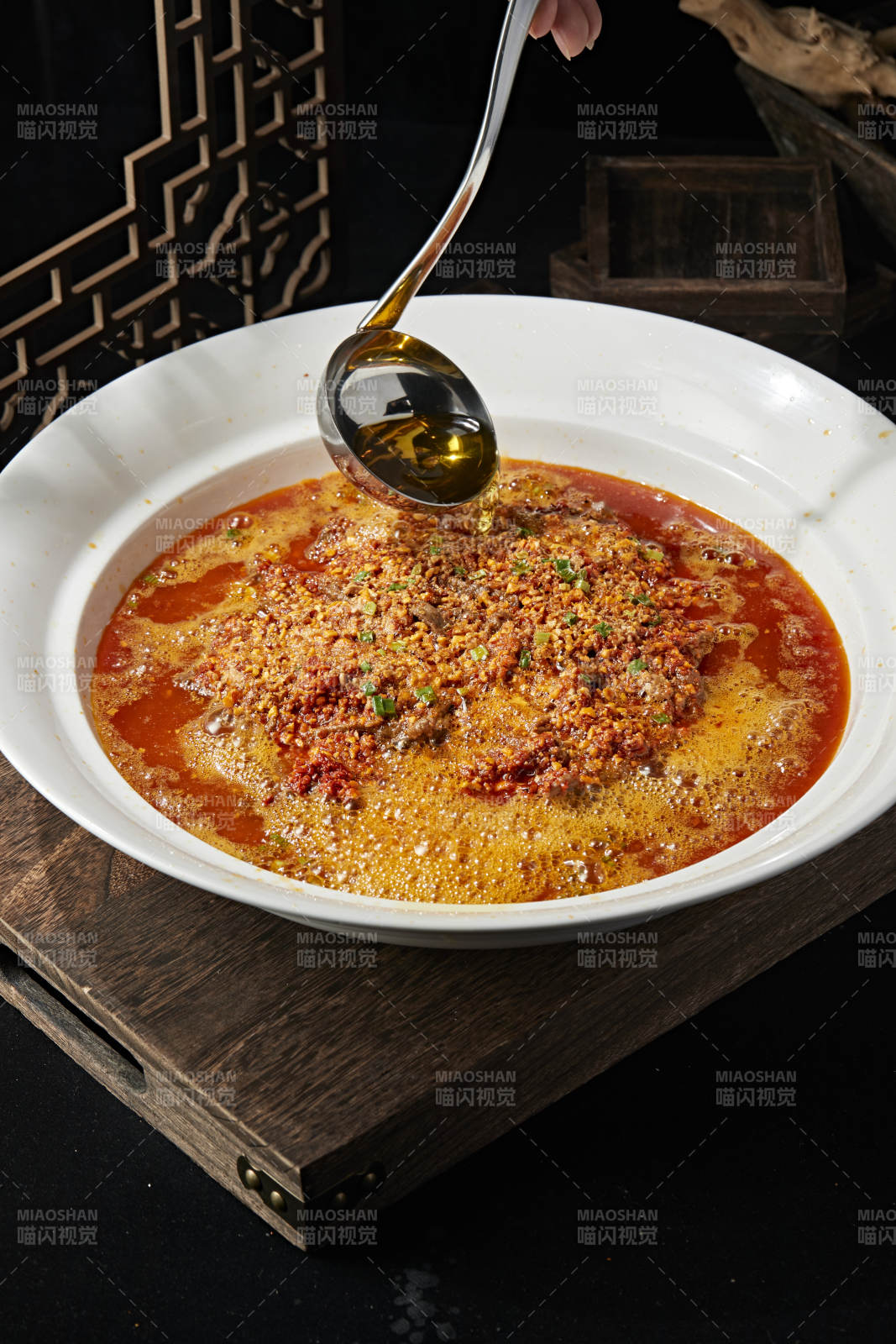 香辣红油和牛水煮肉片