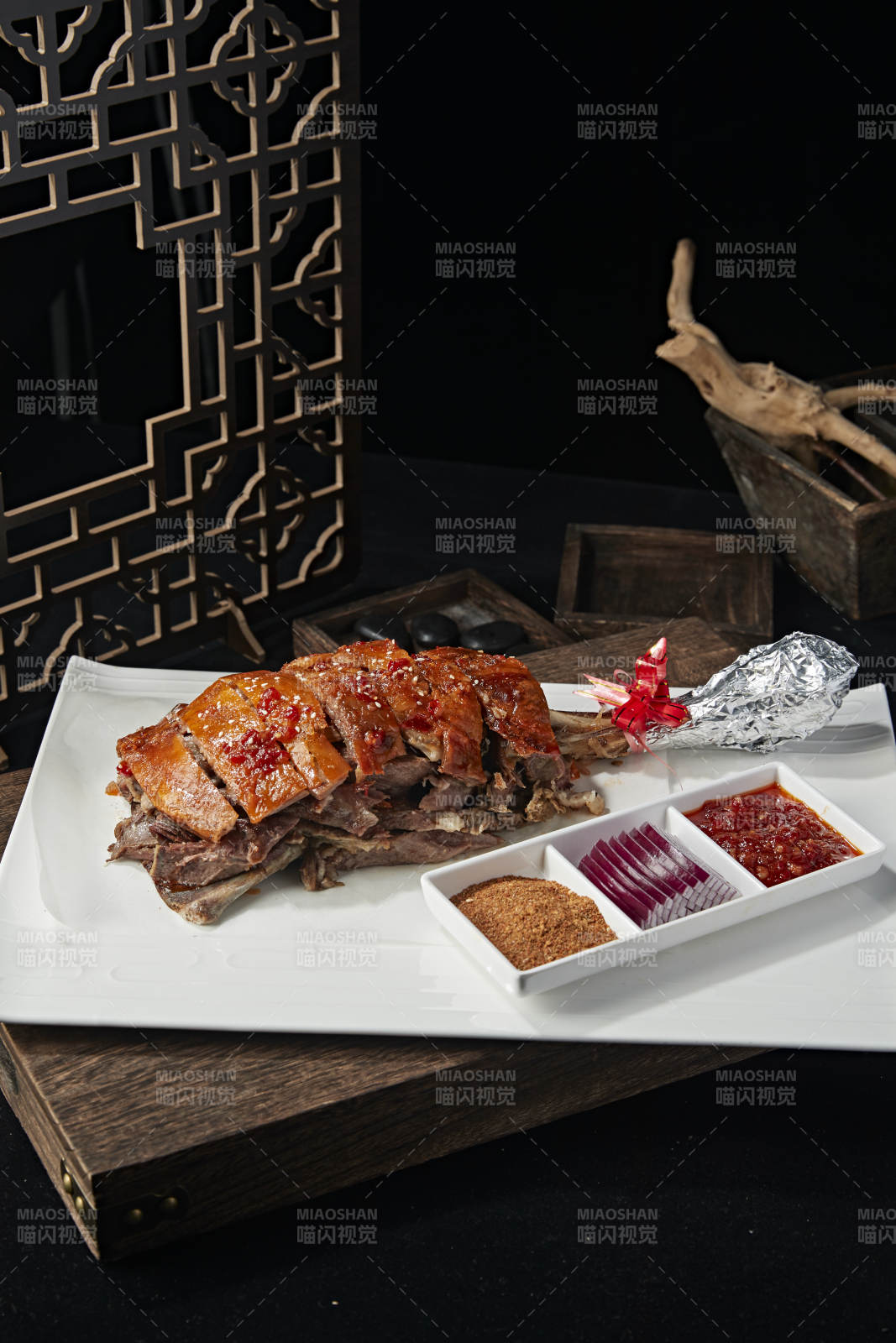 炭烤蒙古烤羊腿