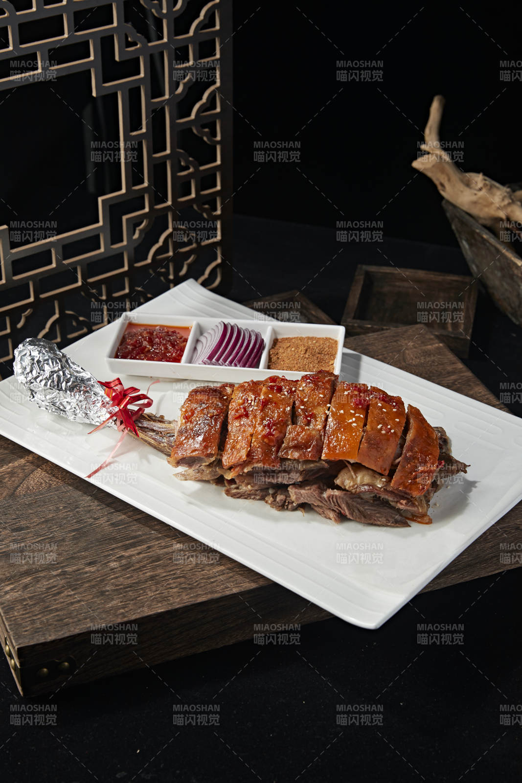 炭烤蒙古烤羊腿