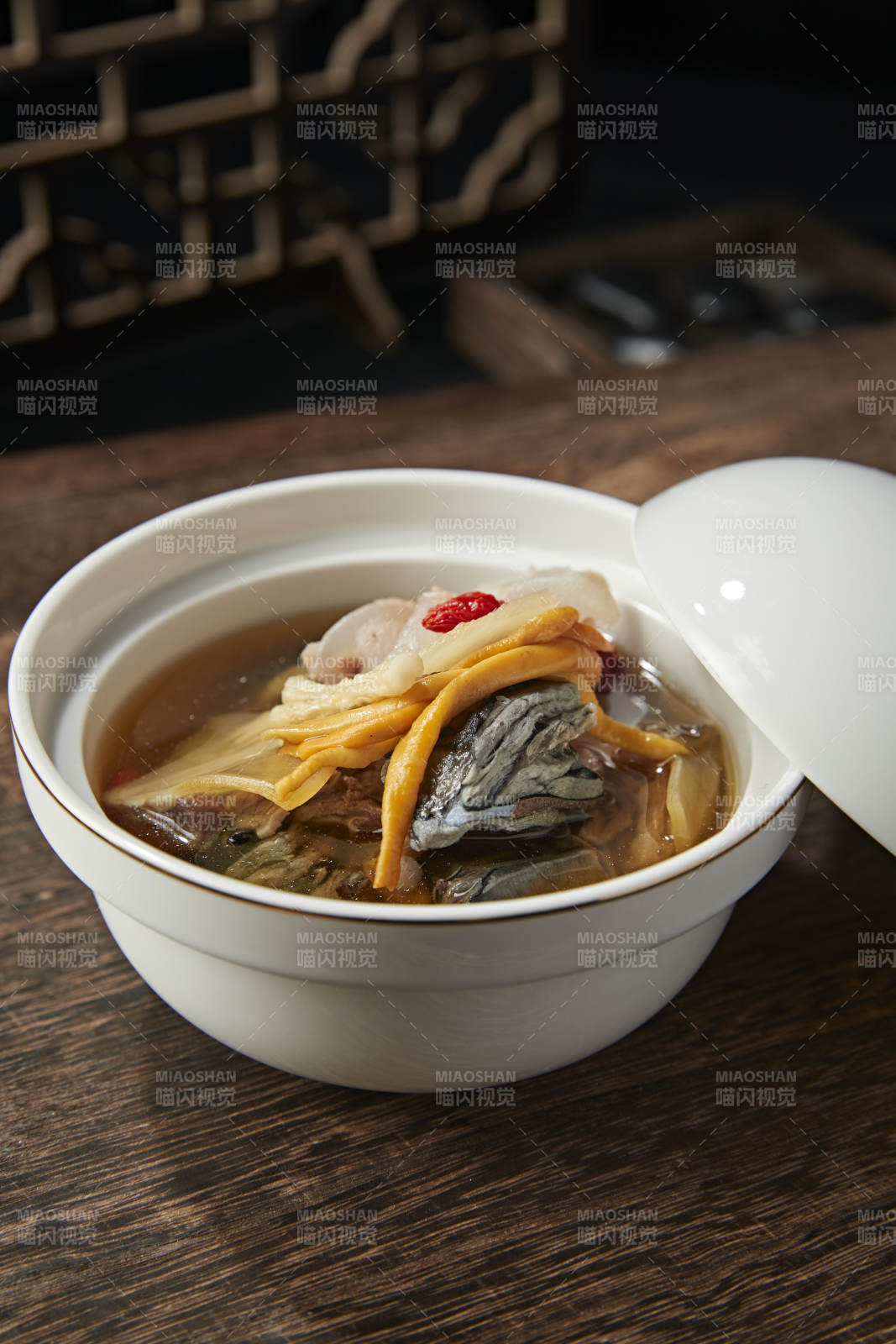 烏雞蟲草鹿鞭枸杞當歸滋補湯