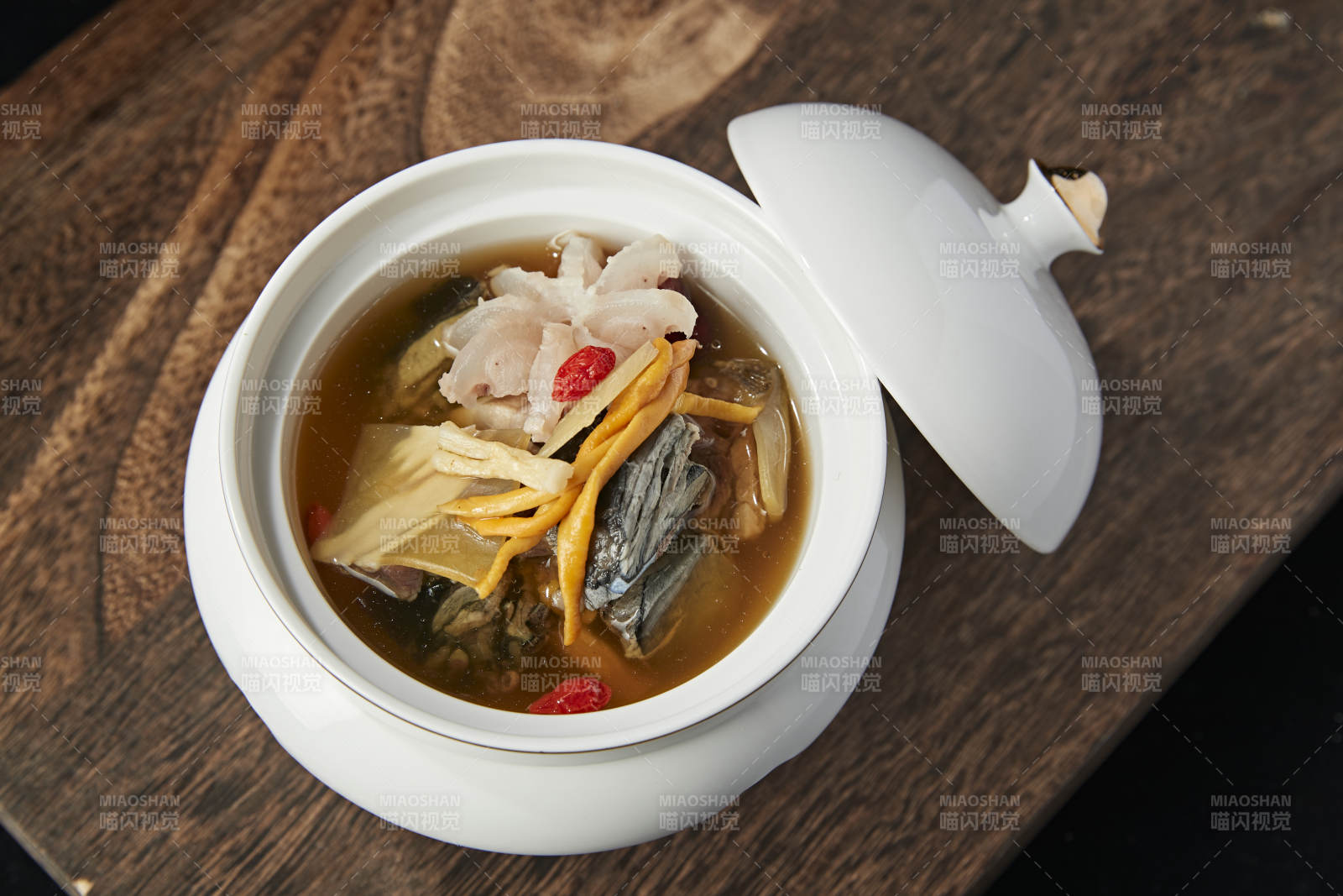 烏雞蟲草鹿鞭枸杞當歸滋補湯