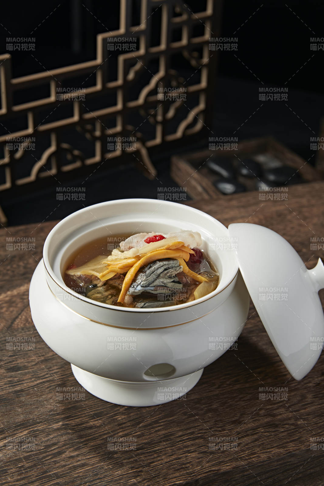 烏雞蟲草鹿鞭枸杞當歸滋補湯