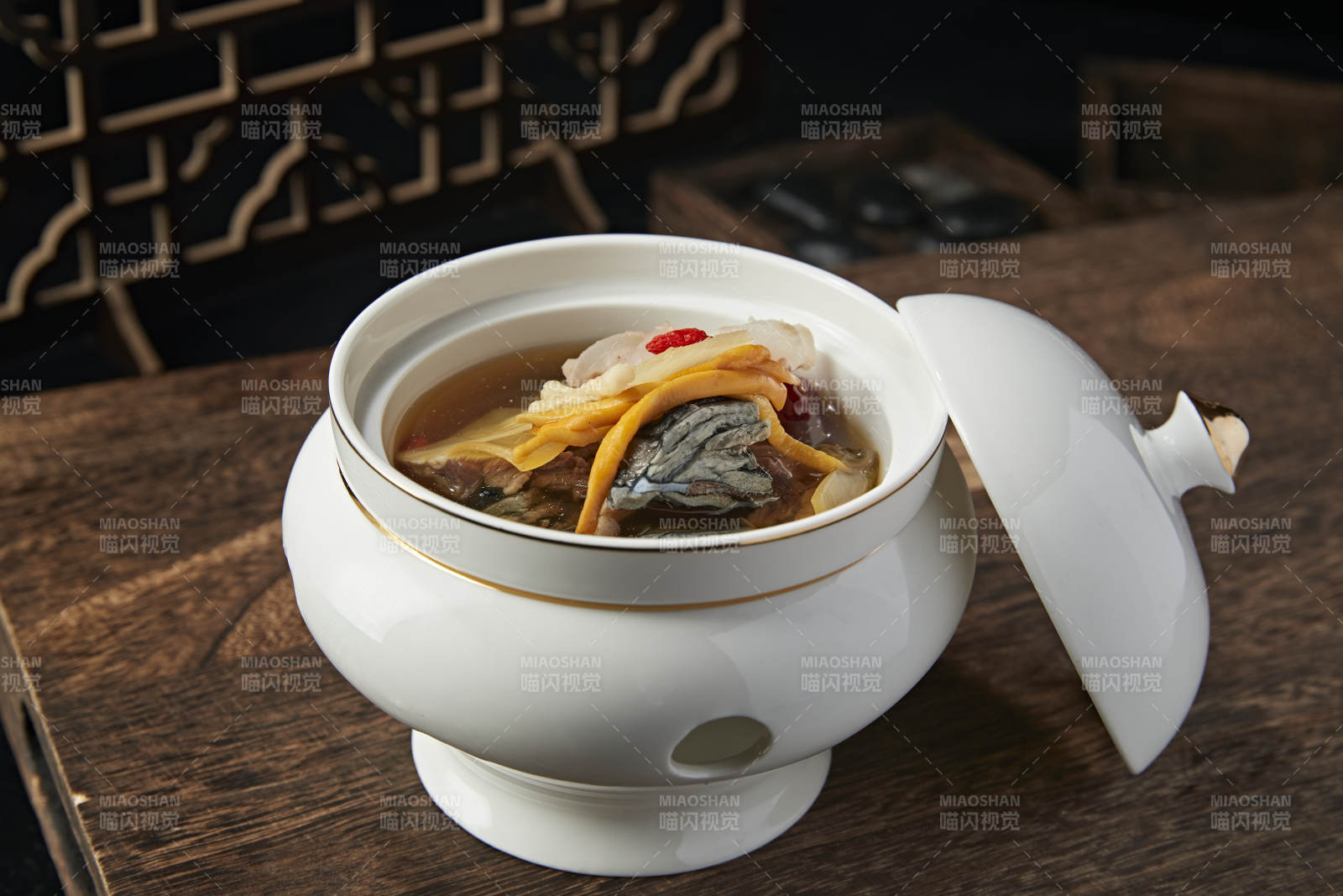 烏雞蟲草鹿鞭枸杞當歸滋補湯